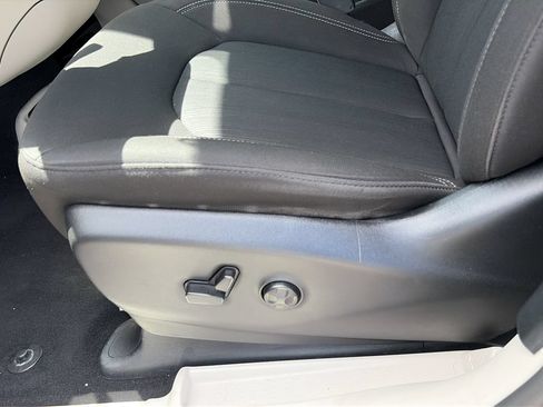 Used 2024 Chrysler Voyager LX FWD image 16