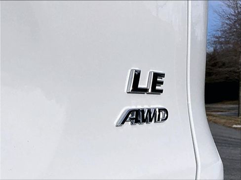 Used 2024 Toyota RAV4 LE image 29