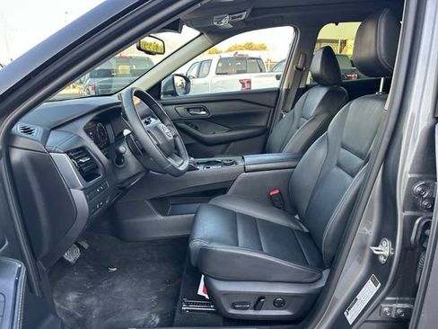 Used 2025 Nissan Rogue SL w/ Tech Package AWD/4WD image 21