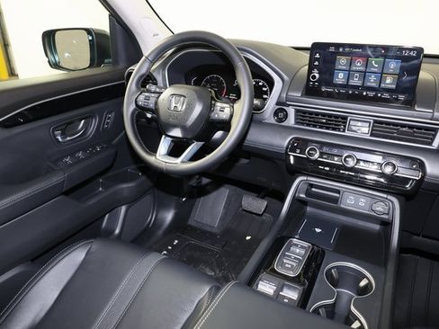 New 2025 Honda Pilot Touring image 7