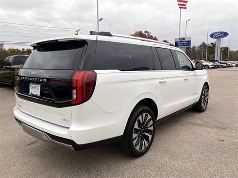 Used 2025 Ford Expedition Max Platinum w/ Driver's Package image 3