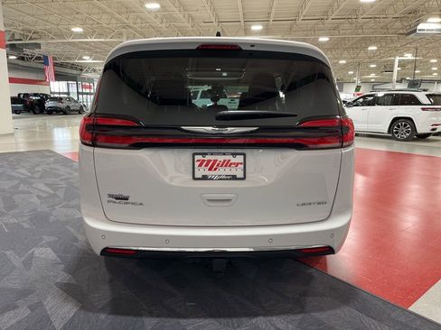 Used 2024 Chrysler Pacifica Limited w/ Trailer Tow Group image 4