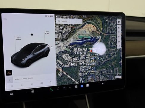 Used 2020 Tesla Model Y Long Range image 40