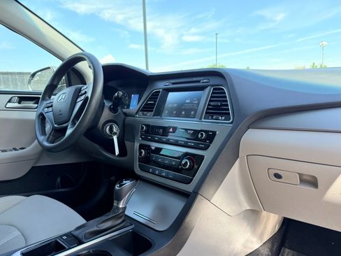 Used 2017 Hyundai Sonata SE FWD image 14