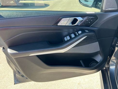 Used 2022 BMW X7 M50i image 15