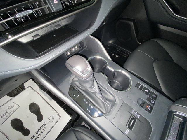 Used 2025 Toyota Highlander XLE AWD/4WD image 20