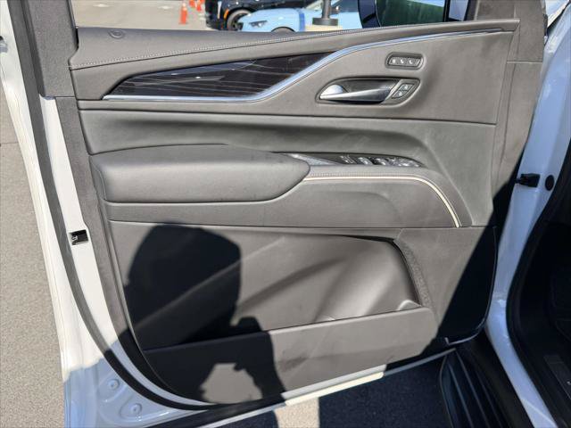 Used 2024 Cadillac Escalade ESV Sport w/ Touring Package AWD/4WD image 18