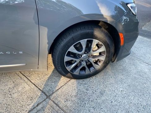 Used 2023 Chrysler Pacifica Pinnacle image 14