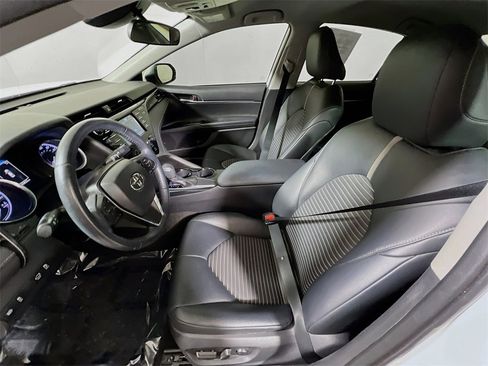 Certified 2019 Toyota Camry SE image 18