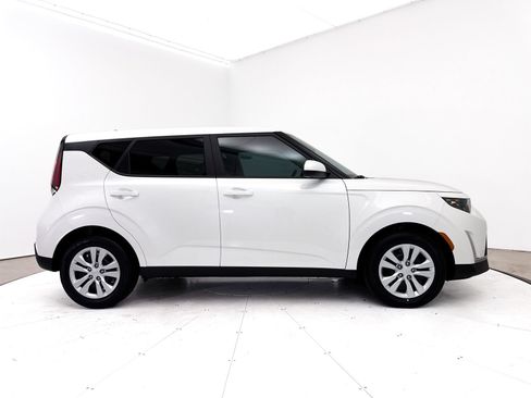 Used 2025 Kia Soul LX FWD image 38