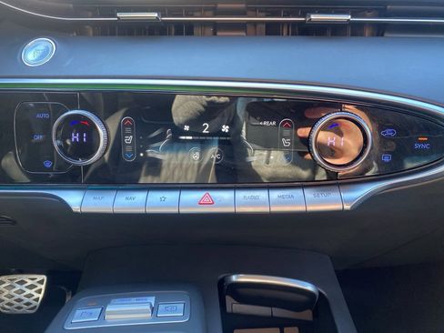 Certified 2025 Genesis GV70 3.5T Sport w/ Sport Prestige Package image 10