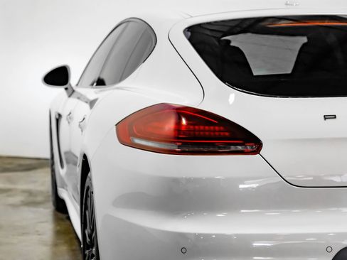 Used 2014 Porsche Panamera S image 26