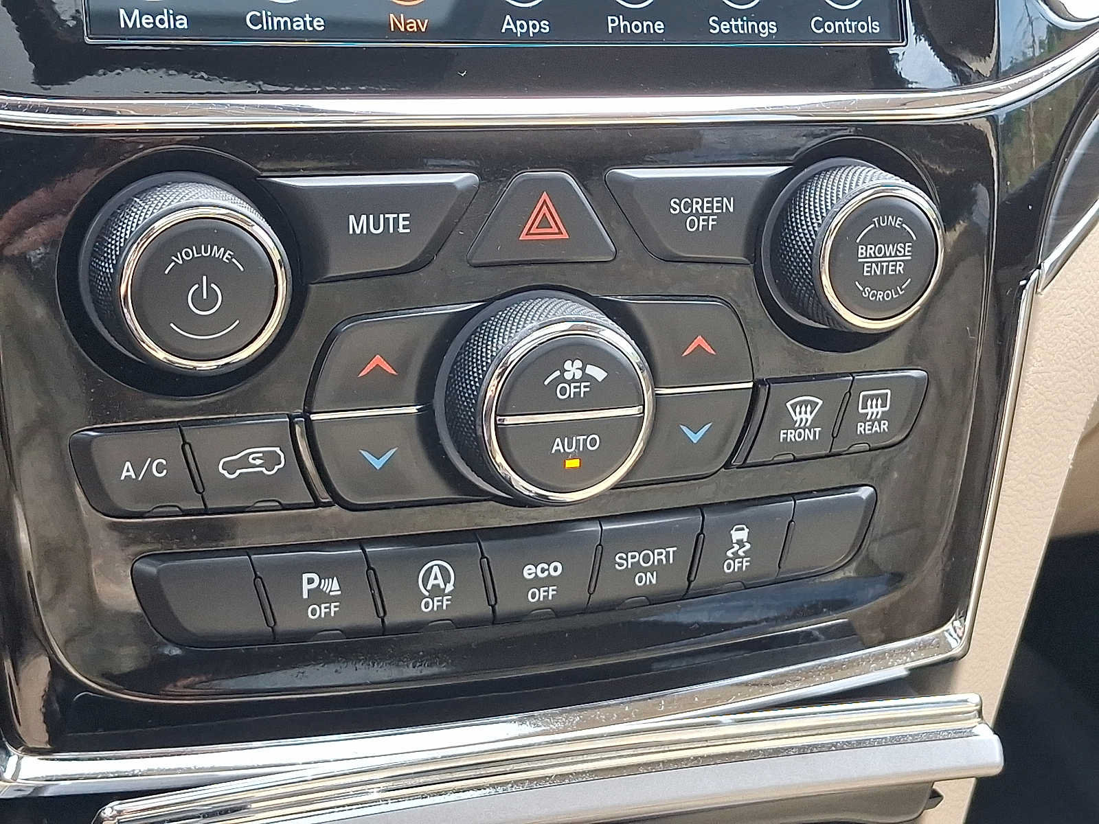 Used 2021 Jeep Grand Cherokee Limited w/ Sun & Sound Group AWD/4WD image 16