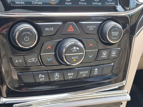 Used 2021 Jeep Grand Cherokee Limited w/ Sun & Sound Group AWD/4WD image 16