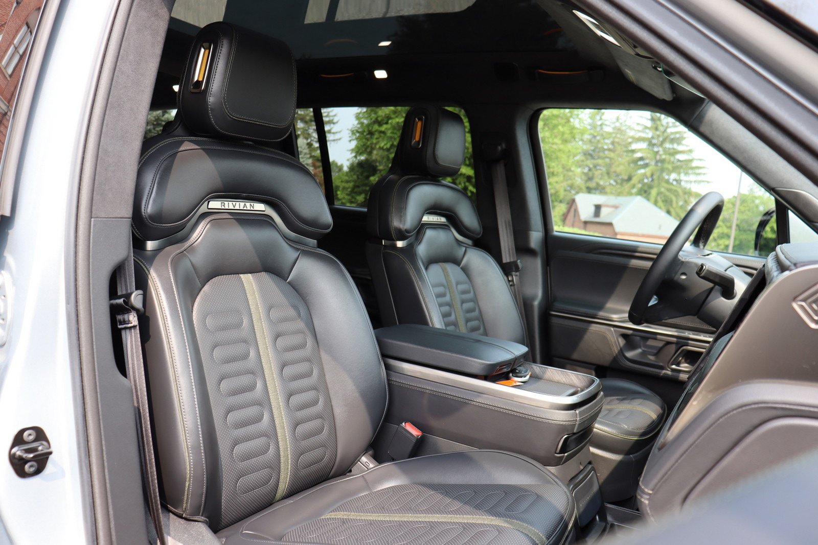 Used 2024 Rivian R1S Adventure Dual AWD/4WD image 23