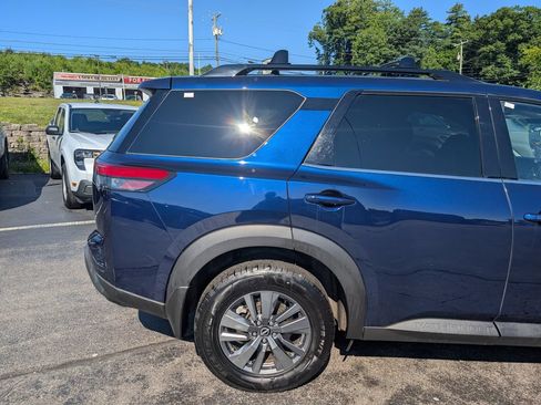 Used 2024 Nissan Pathfinder SV AWD/4WD image 8
