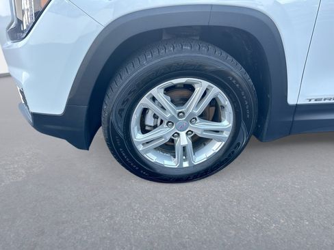 Used 2024 GMC Terrain SLE FWD image 11