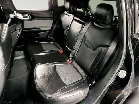 Used 2024 Jeep Compass Latitude image 21