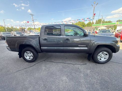 Used 2012 Toyota Tacoma 4x4 Double Cab w/ SR5 Pkg image 4