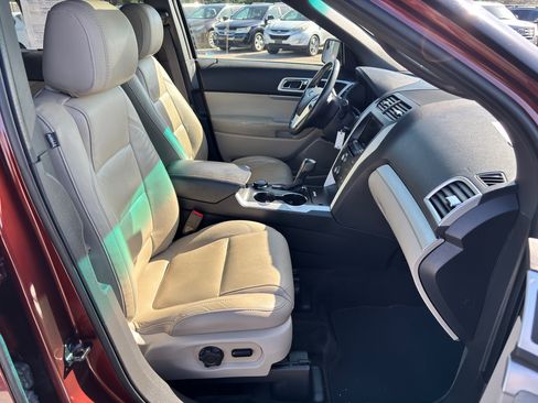 Used 2015 Ford Explorer XLT w/ Equipment Group 202A image 25