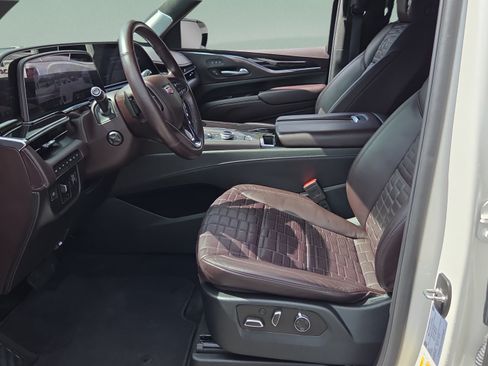 Used 2021 Cadillac Escalade ESV Sport Platinum w/ Heavy-Duty Trailer Package AWD/4WD image 9