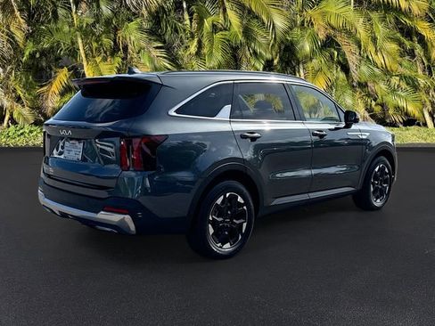 Used 2024 Kia Sorento S FWD image 5