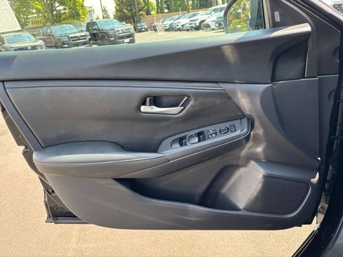 Used 2025 Nissan Sentra SV FWD image 18