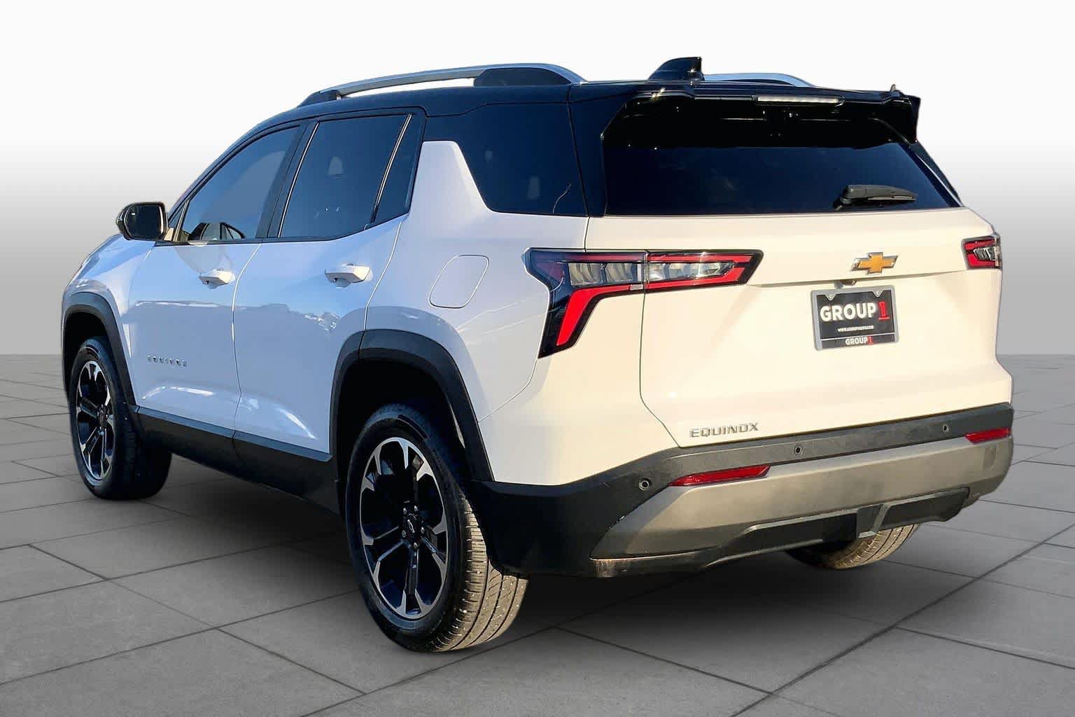 Certified 2025 Chevrolet Equinox LT FWD image 11