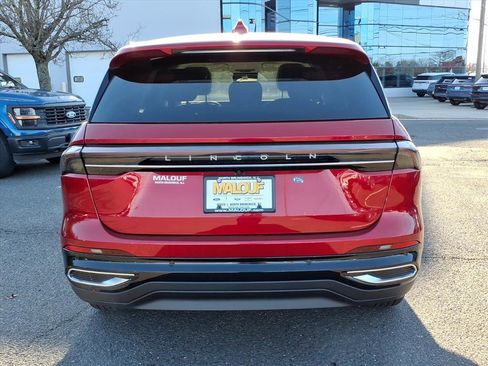 New 2026 Lincoln Nautilus Premier image 5