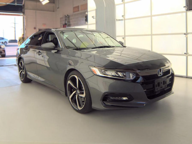Used 2018 Honda Accord Sport image 3