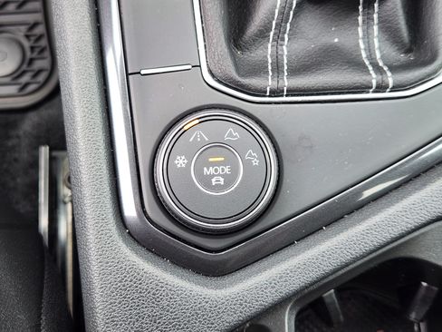 Certified 2024 Volkswagen Tiguan SE AWD/4WD image 22