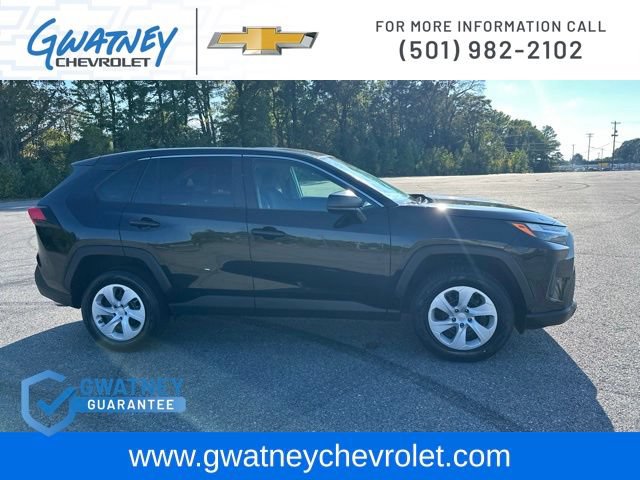 Used 2024 Toyota RAV4 LE AWD/4WD image 4