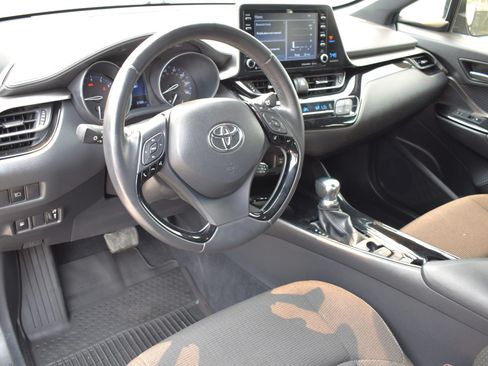 Used 2019 Toyota C-HR XLE FWD image 3
