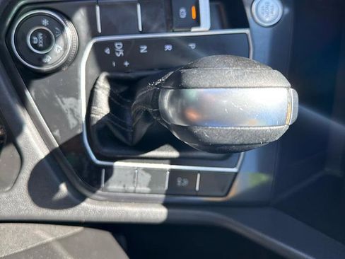 Used 2021 Volkswagen Tiguan SE image 24