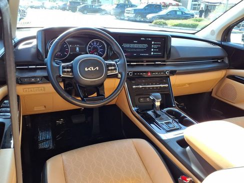 Used 2024 Kia Carnival EX FWD image 12