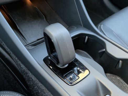 Used 2025 Volvo XC40 B5 Core image 27