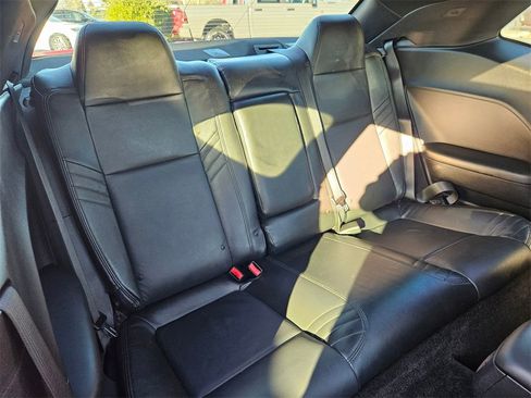 Used 2015 Dodge Challenger SXT w/ Driver Convenience Group image 31