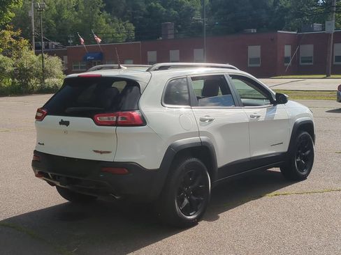 Used 2016 Jeep Cherokee Trailhawk AWD/4WD image 4