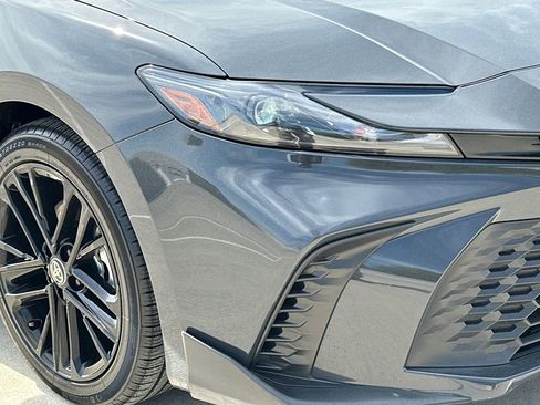 Used 2025 Toyota Camry SE image 9
