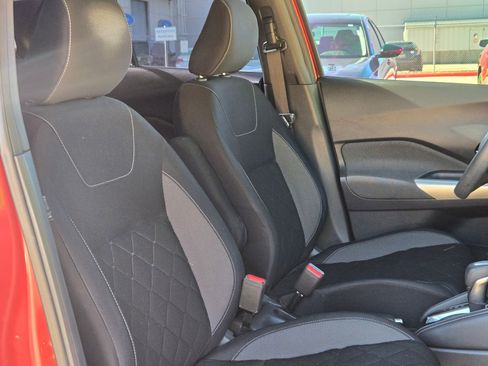 Used 2019 Nissan Kicks SV image 31