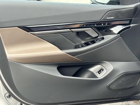 New 2026 BMW 550e xDrive image 18