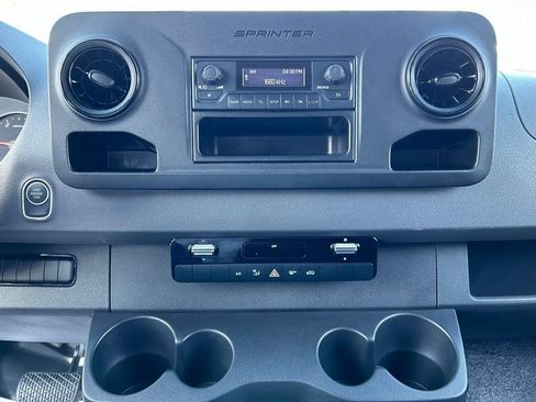 Used 2025 Mercedes-Benz Sprinter 2500 image 16