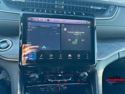 Used 2024 Jeep Grand Cherokee L Limited image 20