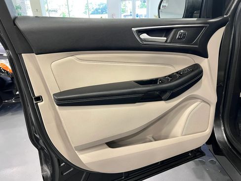 Used 2018 Ford Edge Titanium FWD image 20