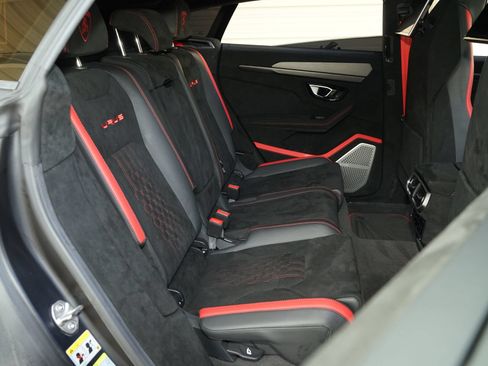 Used 2023 Lamborghini Urus Performante AWD/4WD image 28