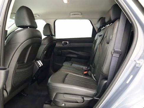 Used 2024 Kia Sorento S image 28