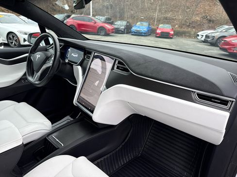Used 2016 Tesla Model X 60D image 38