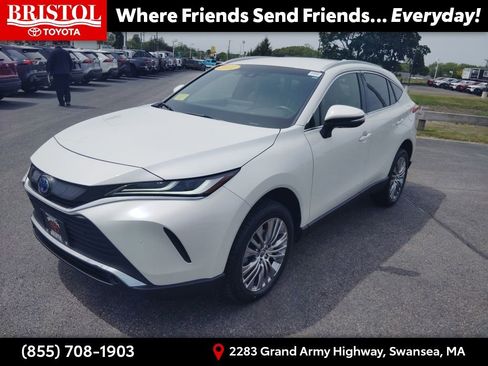 Used 2022 Toyota Venza XLE AWD/4WD image 3