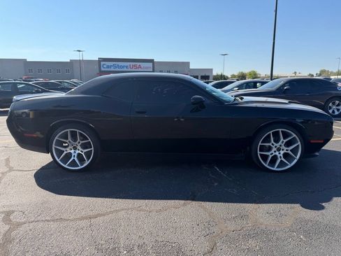 Used 2019 Dodge Challenger SXT RWD image 7