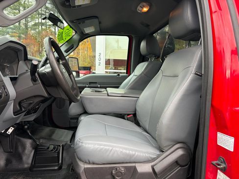Used 2015 Ford F550 4x4 Regular Cab Super Duty image 35